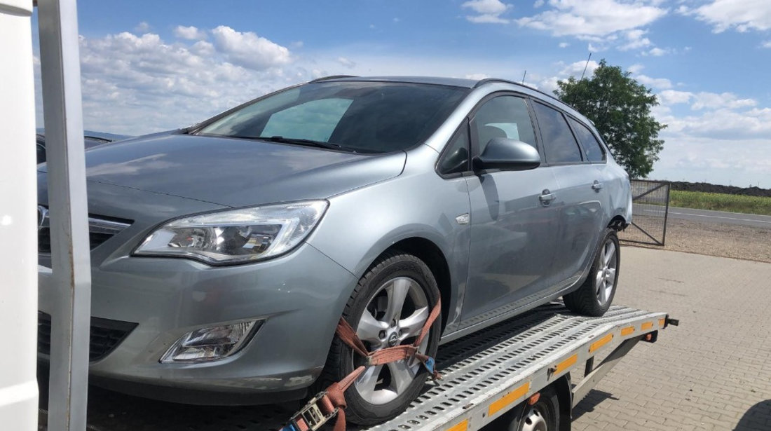 Dezmembram Opel Astra J 1.7D an fabr 2012