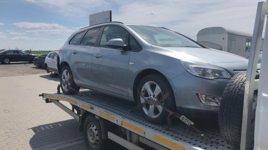 Dezmembram Opel Astra J 1.7D an fabr 2012