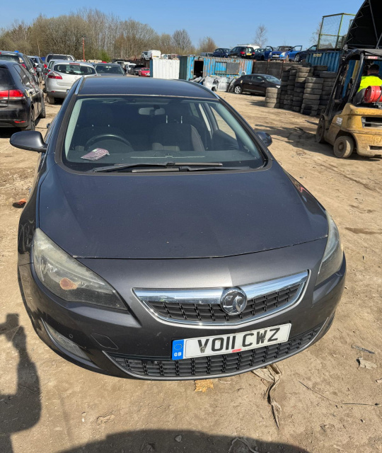 Dezmembram Opel Astra J [2009 - 2012] Sports Tourer wagon 1.7 CDTI MT (110 hp)