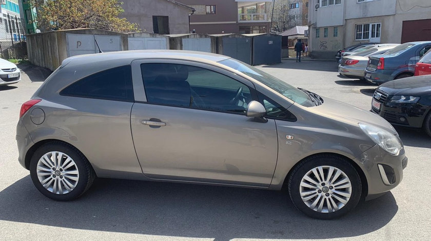 Dezmembram opel corsa 1.2 benzina 2011