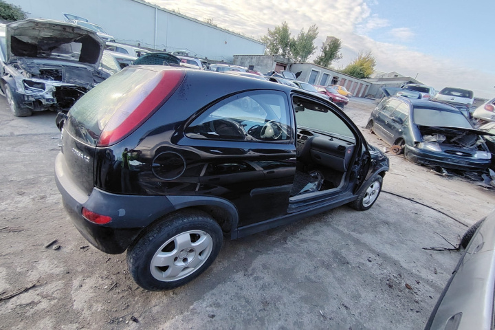 Dezmembram Opel Corsa C [2000 - 2003] Hatchback 3-usi 1.2 MT (75 hp)