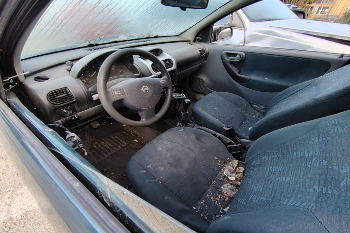 Dezmembram Opel Corsa C [2000 - 2003] Hatchback 3-usi 1.0 MT (58 hp)