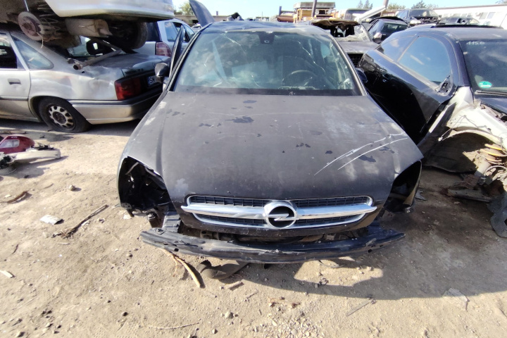 Dezmembram Opel Vectra C [2002 - 2005] Sedan 4-usi 1.9 CDTi MT (120 hp)