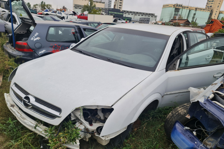 Dezmembram Opel Vectra C [2002 - 2005] Sedan 4-usi 2.0 DTI MT (101 hp)