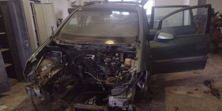 Dezmembram Opel Zafira A [1999 - 2003] Minivan 5-usi 2.0 DTI MT (101 hp)