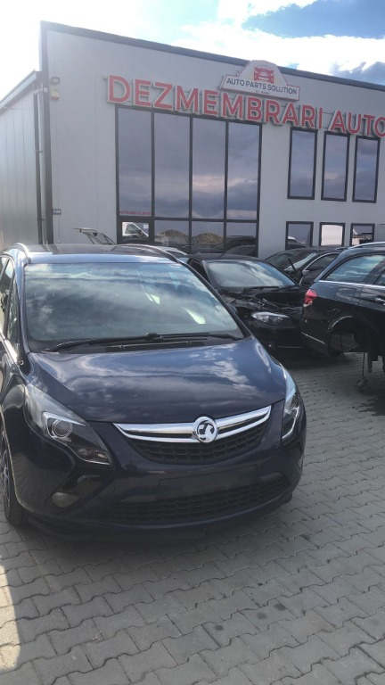 Dezmembram Opel Zafira C 2.0 d an fabr 2013
