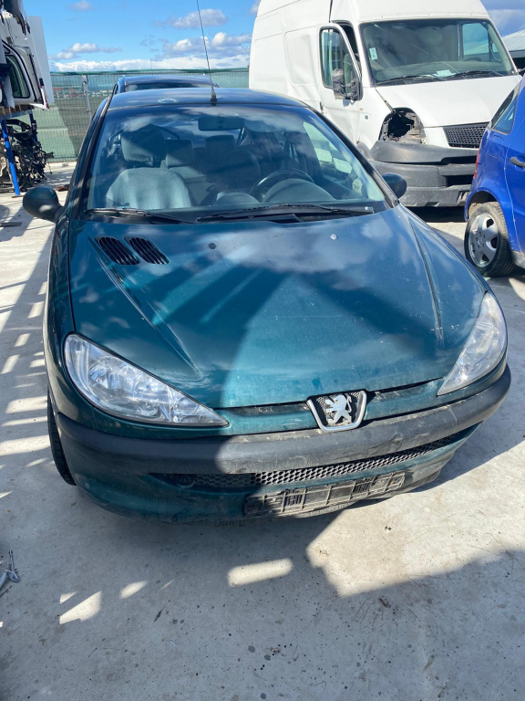 Dezmembram Peugeot 206,1.4 HDI an fabr 2006
