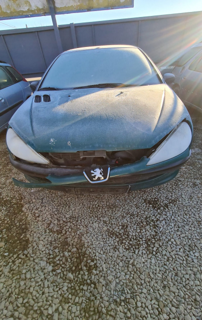 Dezmembram Peugeot 206 [1998 - 2003] Hatchback 3-usi 1.4 MT (75 hp)