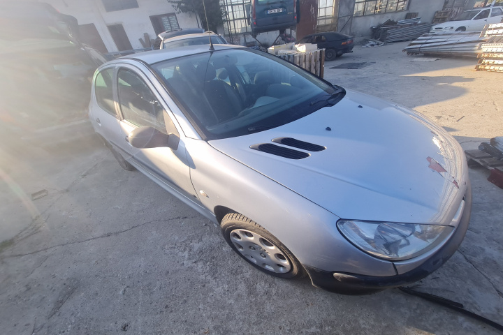 Dezmembram Peugeot 206 [1998 - 2003] Hatchback 5-usi 1.4 HDI MT (68 hp)