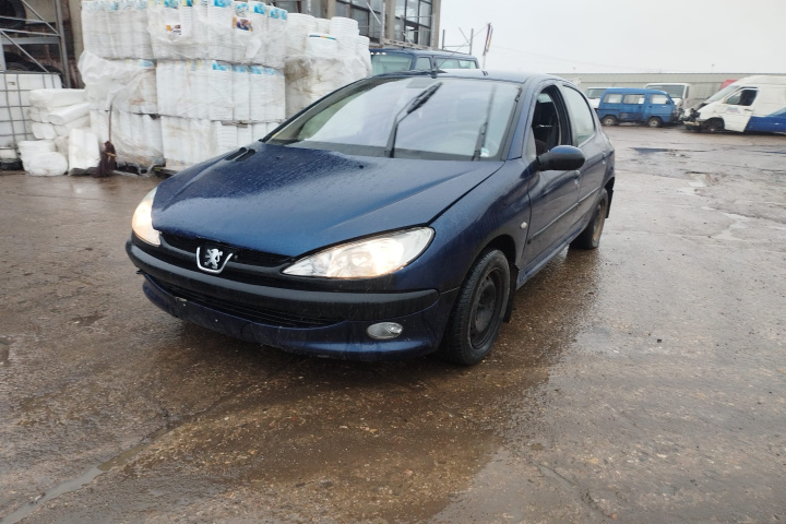 Dezmembram Peugeot 206 [1998 - 2003] Hatchback 5-usi 1.4 MT (75 hp)
