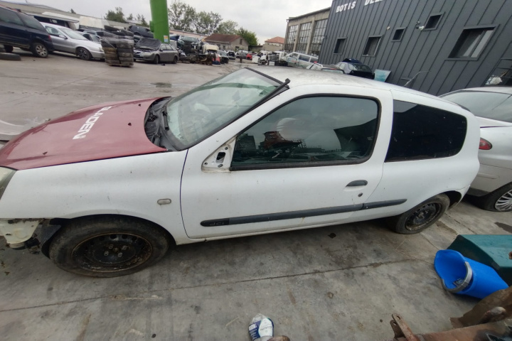 Dezmembram Renault Clio 2 [1998 - 2005] Hatchback 3-usi 1.5 DCI MT (65 hp)