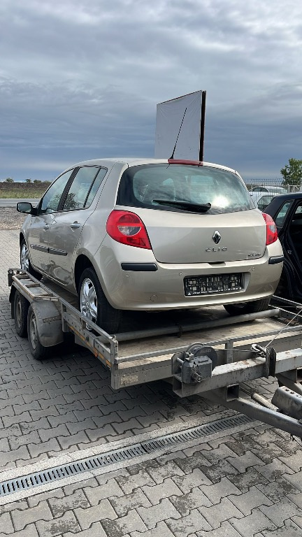 Dezmembram Renault Clio 3 1.5 dci din 2006