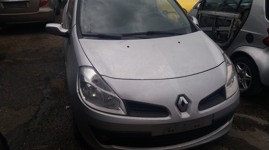 Dezmembram Renault Clio III 2009