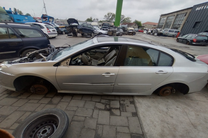 Dezmembram Renault Laguna 3 [2007 - 2011] Liftback 2.0 MT (140 hp)