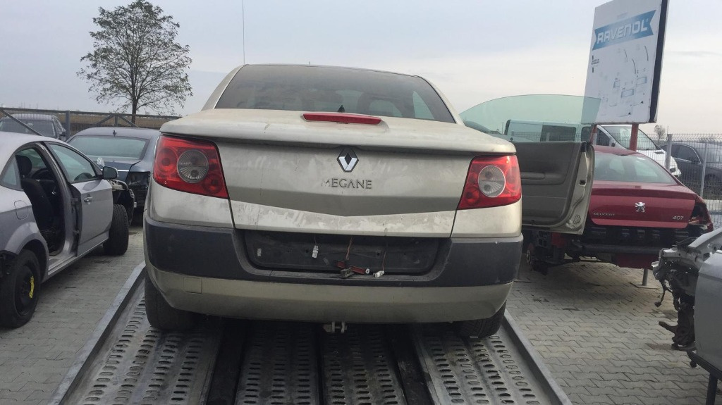 Dezmembram Renault Megane 2 Cabrio 1.9 DCI an fabr 2006