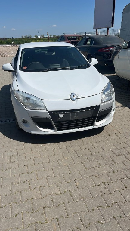 Dezmembram Renault Megane Coupe 1.9 diesel din 2010