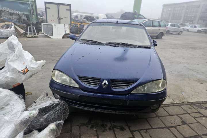Dezmembram Renault Megane [facelift] [1999 - 2003] Classic Sedan 1.6 MT (107 hp)