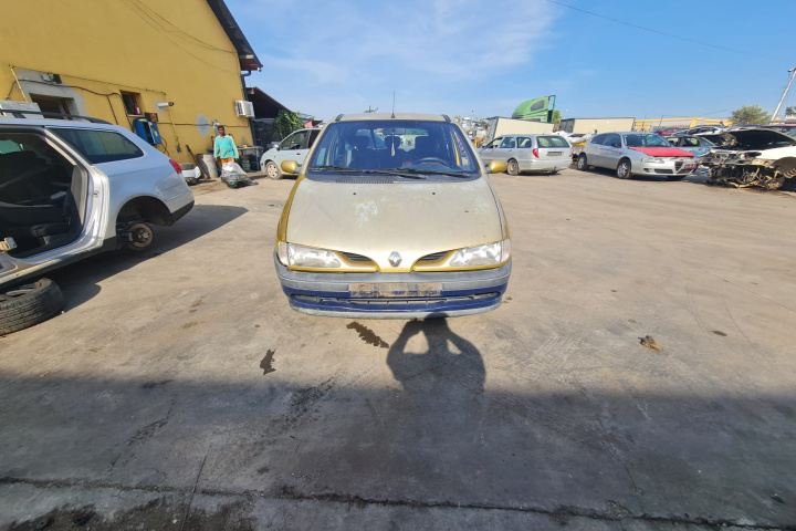 Dezmembram Renault Scenic [1996 - 1999] Minivan 1.6 MT (110 hp)