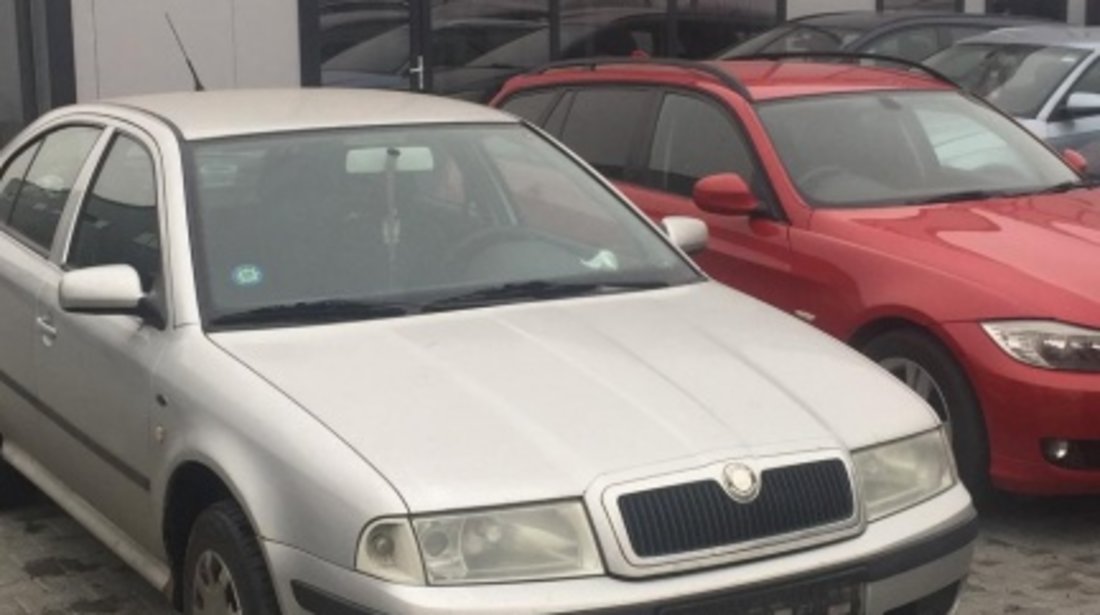 Dezmembram Skoda Octavia 1,1.6 benzina an fabr. 2004