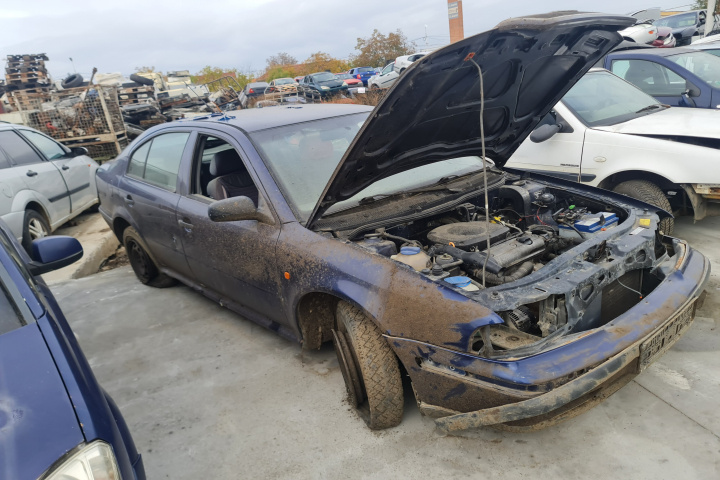 Dezmembram Skoda Octavia [1996 - 2000] Liftback 5-usi 1.6 MT (101 hp)