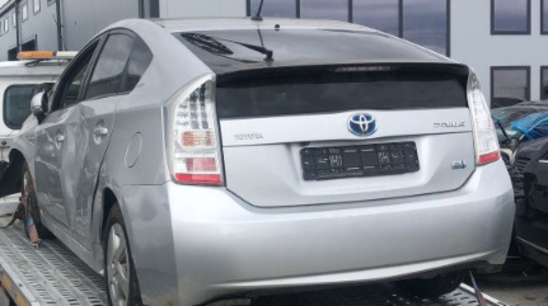 Dezmembram Toyota Prius 1.8 benzina+electric an fabr. 2011