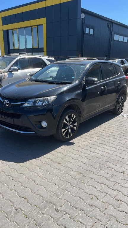 Dezmembram Toyota Rav 4 2.2 diesel 4x2 din 2014