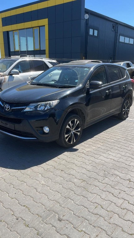 Dezmembram Toyota Rav 4 2.2 diesel 4x2 din 2014