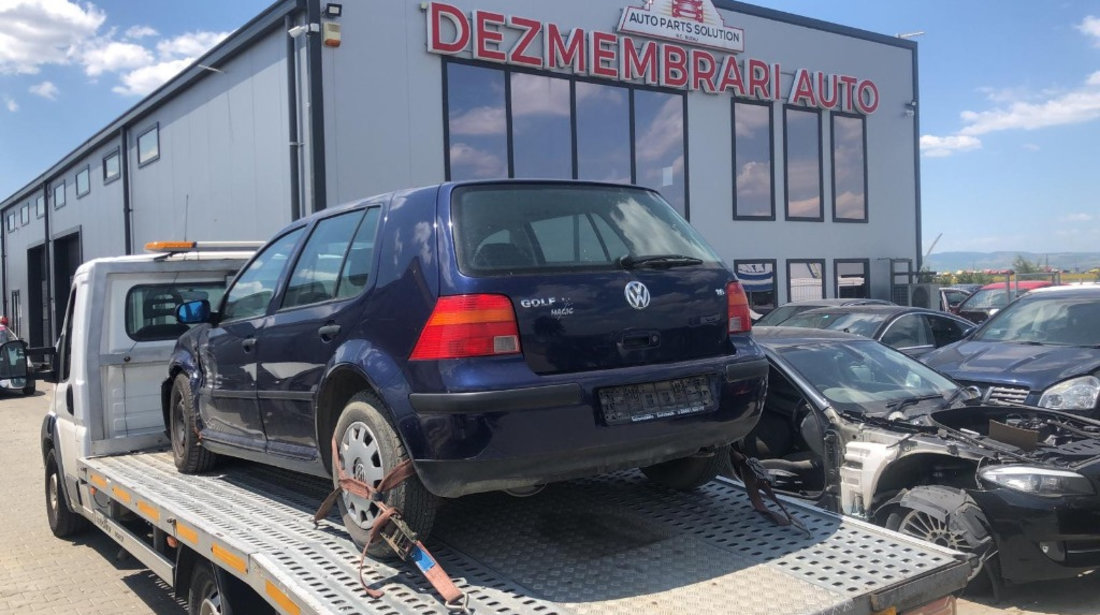 Dezmembram Volkswagen Golf 4, 1.6 benzina an fabr 2002