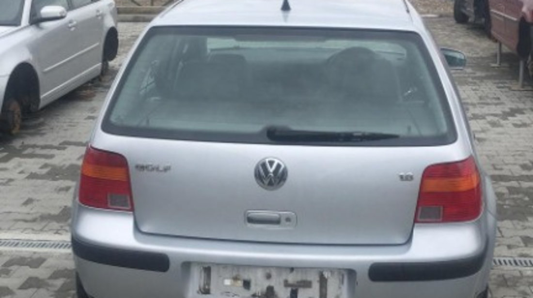 Dezmembram Volkswagen Golf 4, 1.6 benzina an fabr 2003