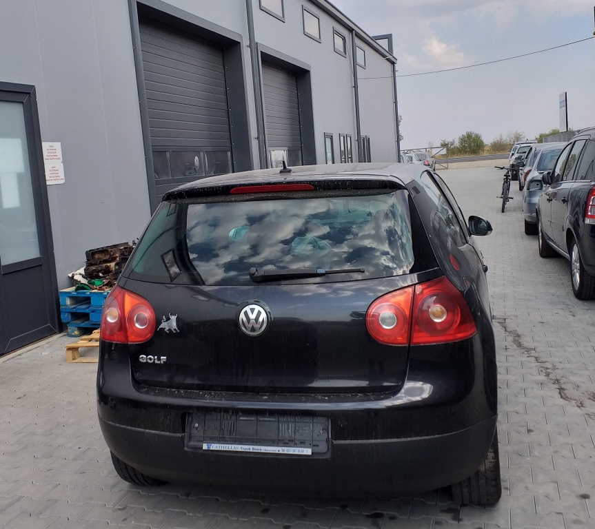 Dezmembram Volkswagen Golf 5,1.9 tdi,an fabr 2007,cutie automata DSG