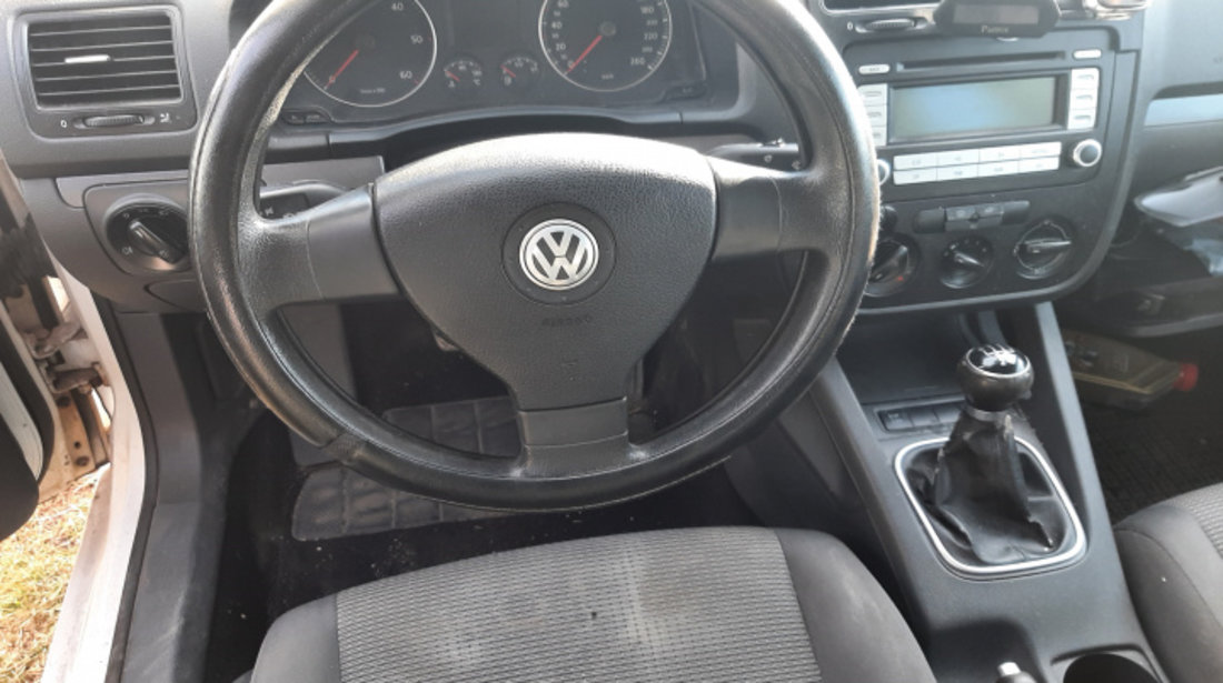 Dezmembram Volkswagen Golf 5 [2003 - 2009] Hatchback 5-usi 1.9 TDI 4Motion MT (105 hp)