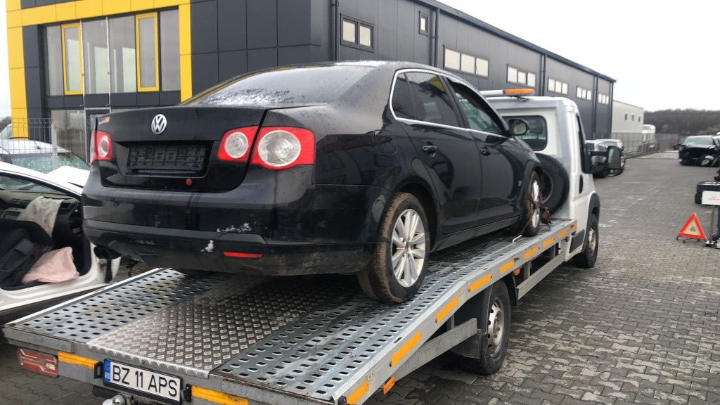 Dezmembram Volkswagen Jetta 2.0 TDI, tip motor BMM an fabr 2008