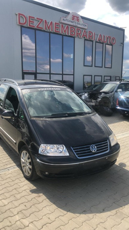 Dezmembram Volkswagen Sharan 1.9 an fabr 2005