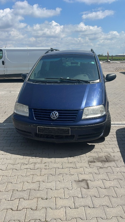 Dezmembram Volkswagen Sharan 1.9 diesel din 2003