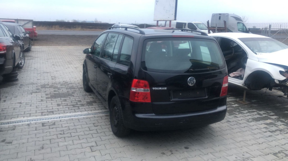 Dezmembram Volkswagen Touran 1.6 benzina an fabr 2006