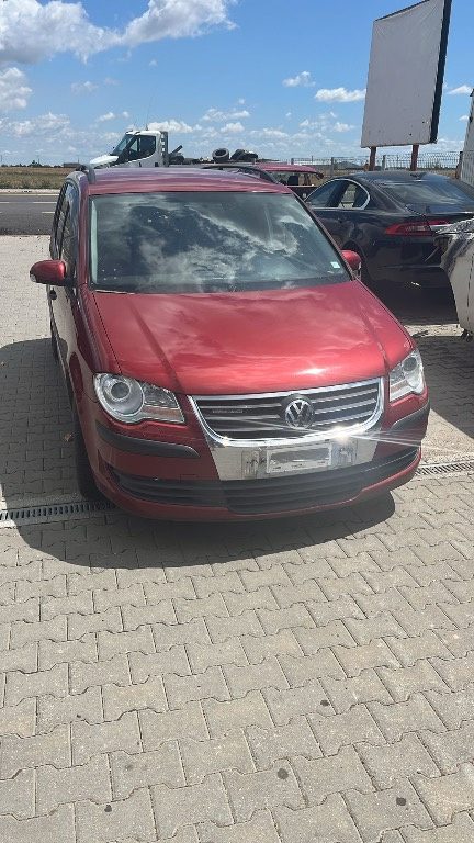 Dezmembram Volkswagen Touran 1.9 BLS din 2009
