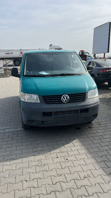 Dezmembram Volkswagen Transporter 2.5 TDI din 2009