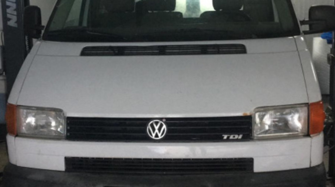 Dezmembram Volkswagen Transporter T4, 2.5 TDI an fabr 2000