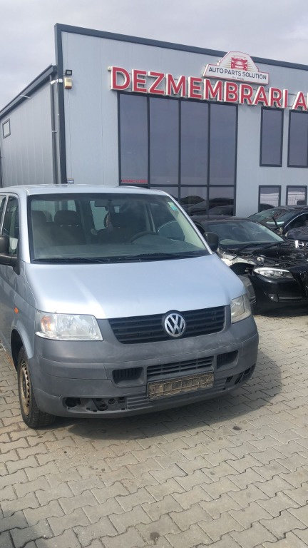 Dezmembram Volkswagen Transporter T5 1.9 tdi an fabricatie 2006