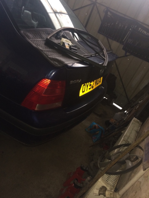 Dezmembram Volkswagen VW Bora [1998 - 2005] Sedan 1.6 16V MT (105 hp) (1J2)