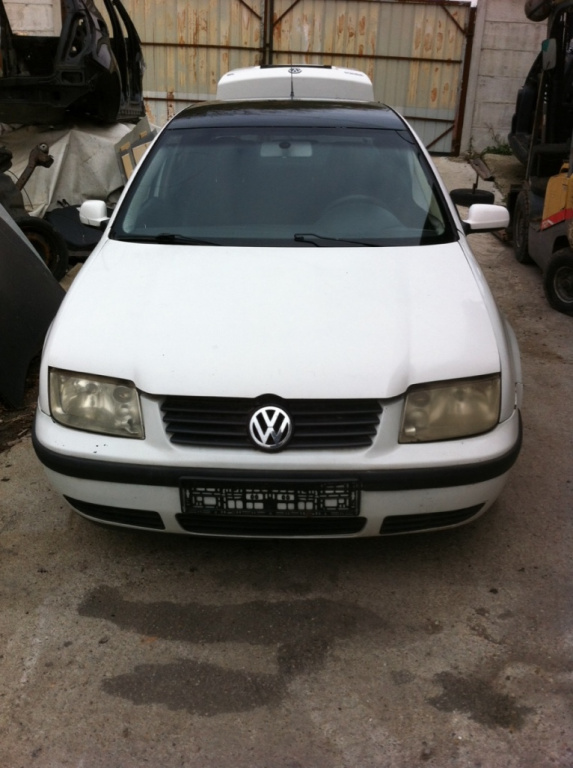 Dezmembram Volkswagen VW Bora [1998 - 2005] Sedan 1.6 16V MT (105 hp) (1J2) 16V