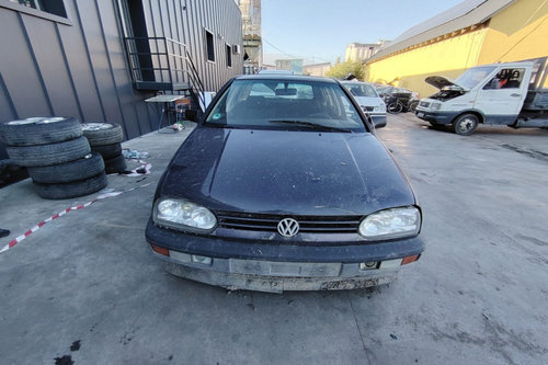 Dezmembram Volkswagen VW Golf 3 [1991 - 1998] Hatchback 5-usi 1.8 MT (90 hp)