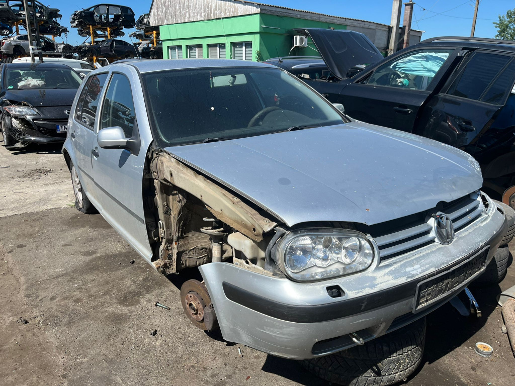 Dezmembram Volkswagen VW Golf 4 [1997 - 2006] 1.6 benzina AZD