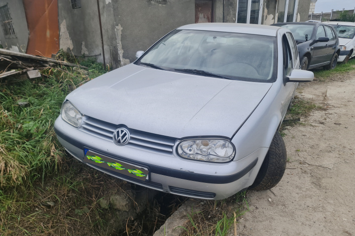 Dezmembram Volkswagen VW Golf 4 [1997 - 2006] Hatchback 5-usi 1.6 MT (105 hp)