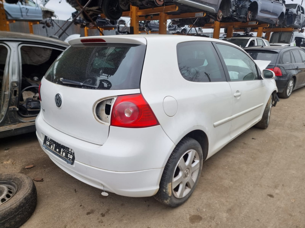 Dezmembram Volkswagen VW Golf 5 [2003 - 2009] 1.4 benzina BUD