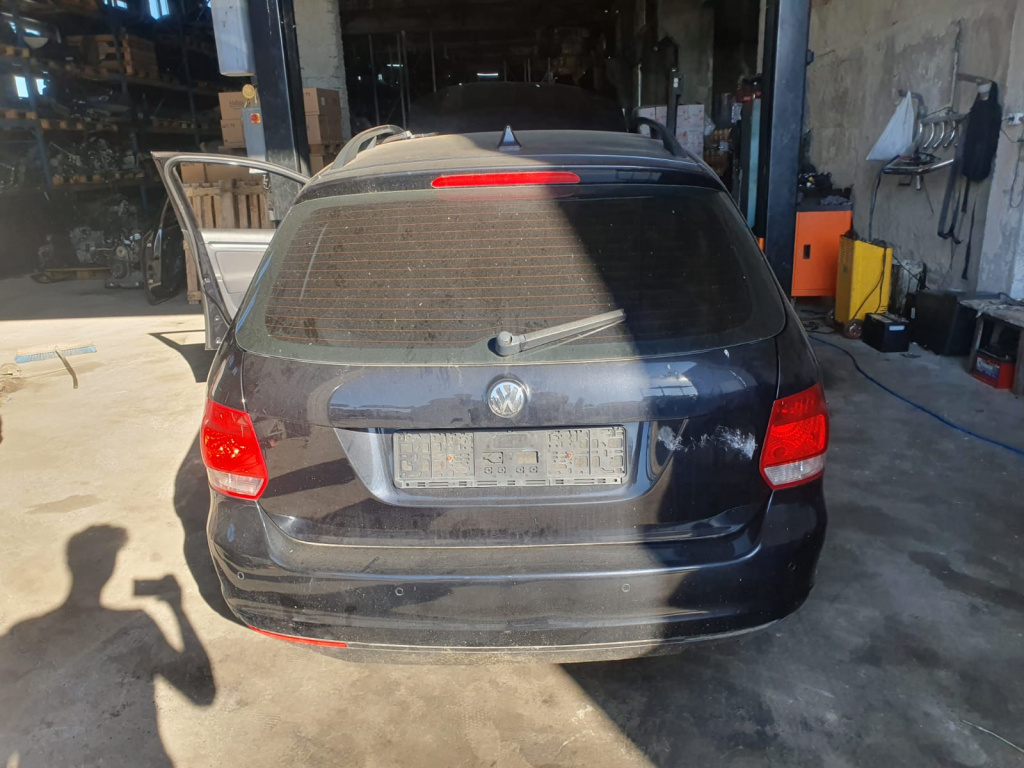 Dezmembram Volkswagen VW Golf 5 [2003 - 2009] 1.9 BLS