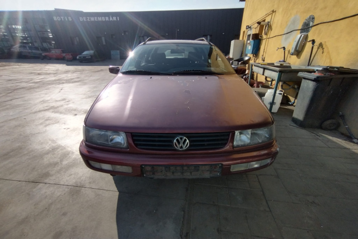 Dezmembram Volkswagen VW Passat B4 [1993 - 1997] wagon 1.6 MT (100 hp) MOTOR OK