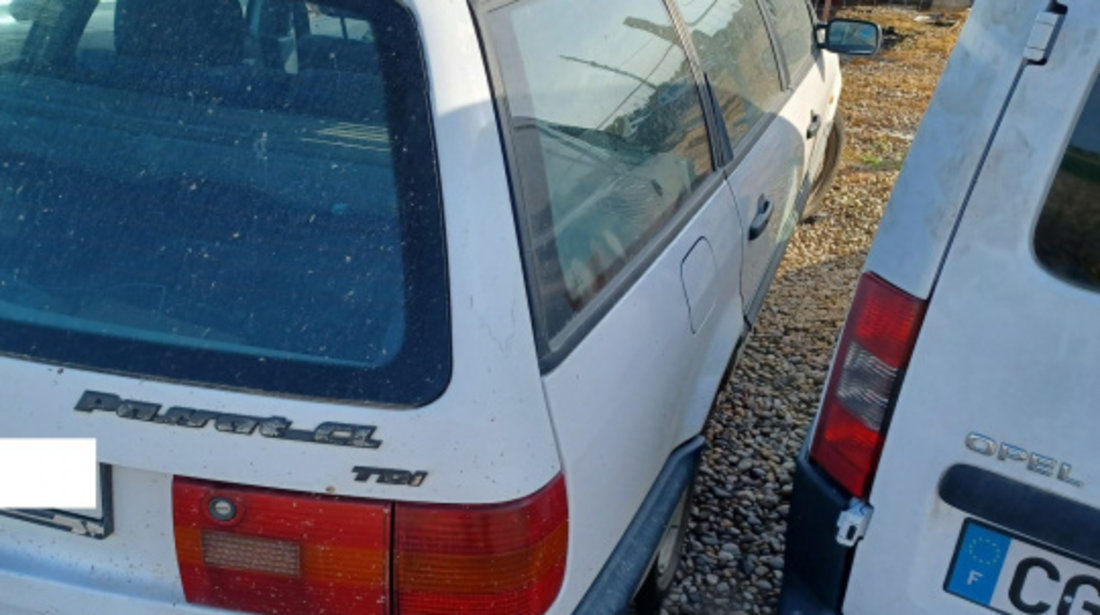 Dezmembram Volkswagen VW Passat B4 [1993 - 1997] wagon 1.9 TD MT (75 hp)