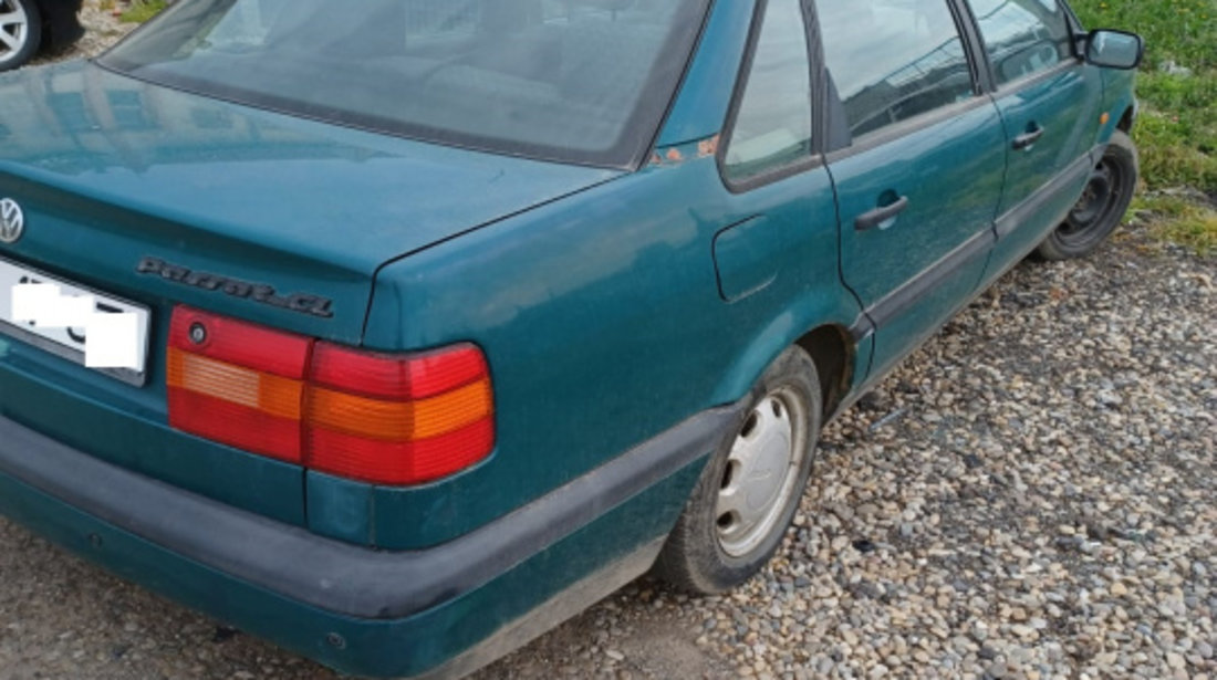 Dezmembram Volkswagen VW Passat B4 [1993 - 1997] Sedan 1.8 MT (75 hp)