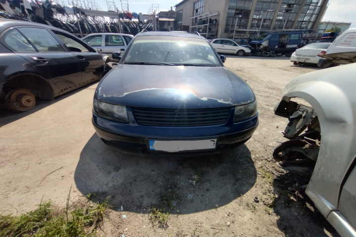 Dezmembram Volkswagen VW Passat B5 [1996 - 2000] wagon 1.6 MT (101 hp)